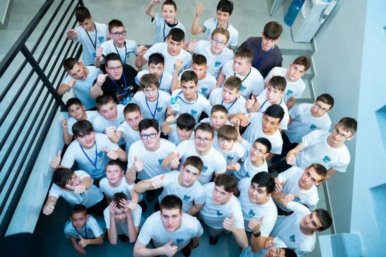 Школьники из 10 муниципалитетов Хабаровского края передают привет из нового общежития Регионального центра выявления, поддержки и развития способностей и талантов у детей и молодежи в Хабаровском крае — «Сириус 27» Краевого центра образования.